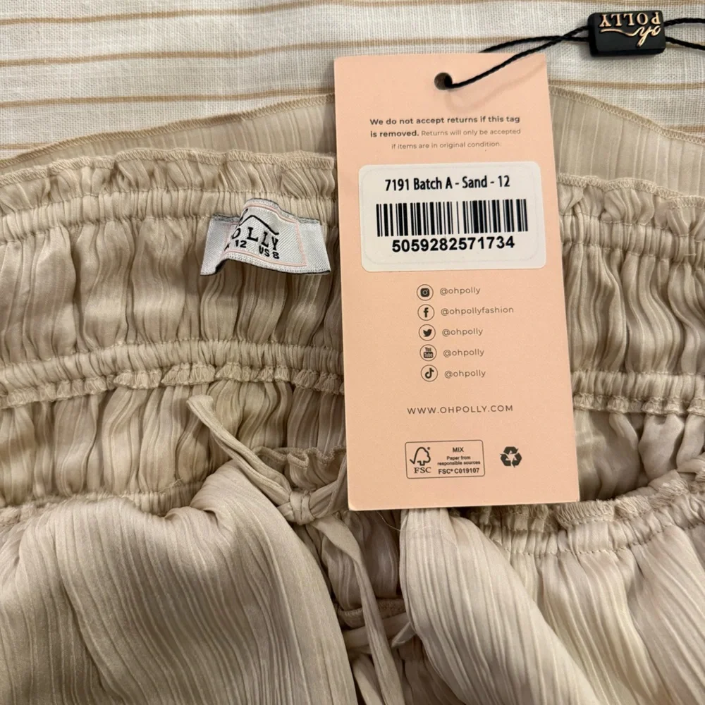Oh Polly Cream Backless Dress - Picture 4 of 6